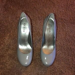 Guess Pumps